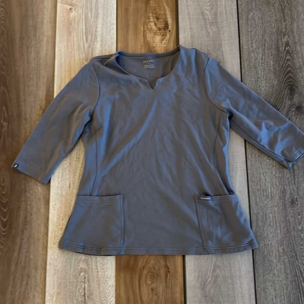 Jaanuu scrub top lightly used size large
